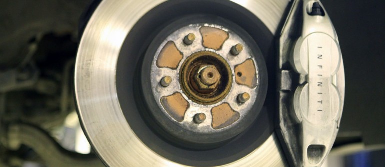 Замена тормозных колодок с обслуживанием тормозных механизмов